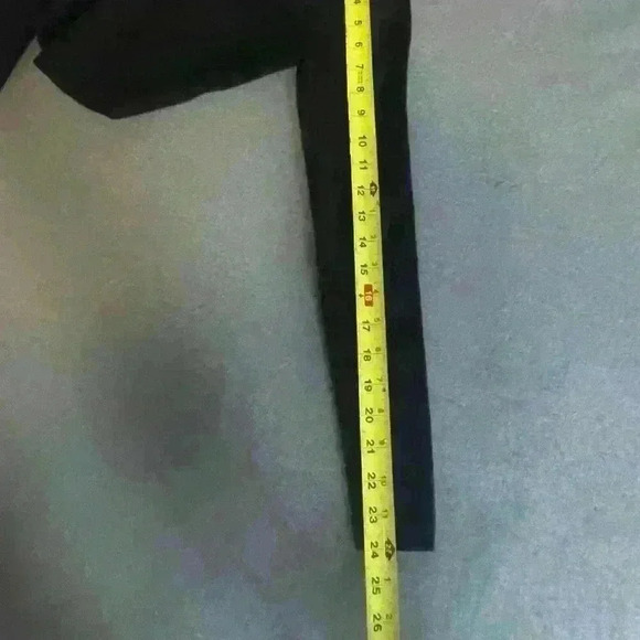 Black Long Sleeve House of Harlow 1960 Crop Top - Picture 8 of 9